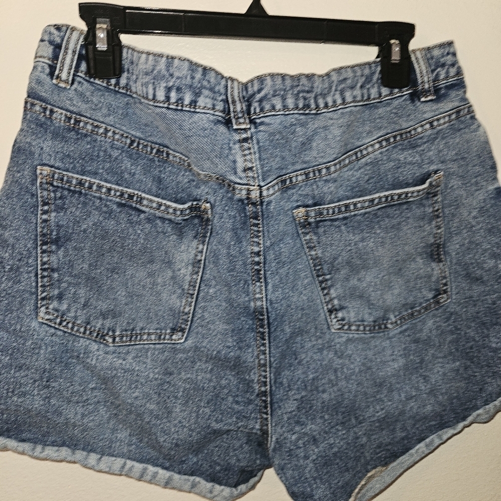 Refuge Denim Mom Blue Junior High Waist Jean Shorts Size 11 - Picture 6 of 10